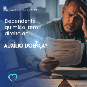 Homem preocupado segurando documentos sentado à mesa, simbolizando dúvidas sobre auxílio-doença para dependência química